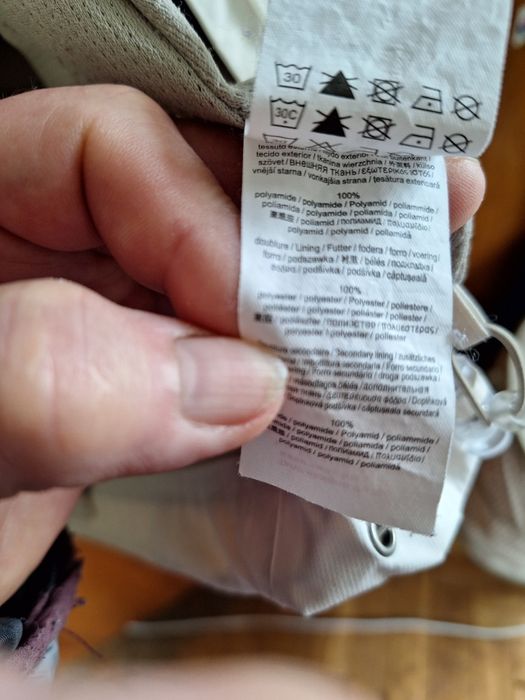 Kurtka sportową damską decathlon.