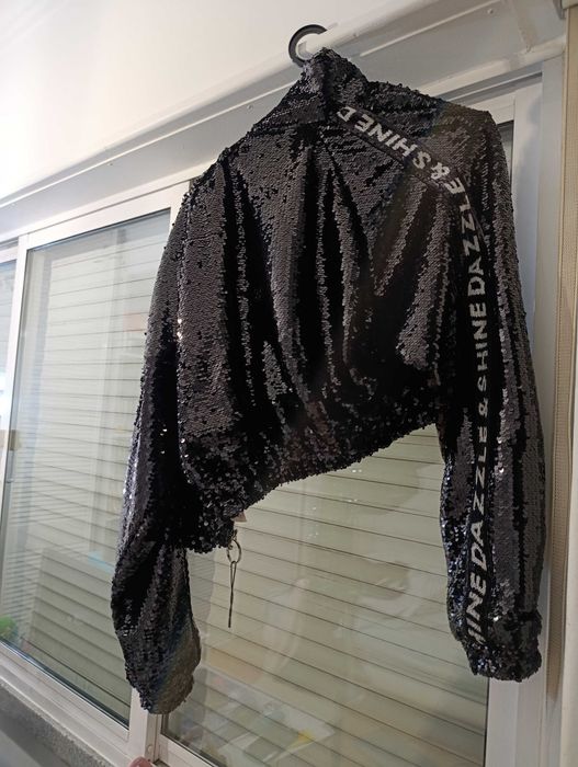 Casaco Berhska com lantejoulas