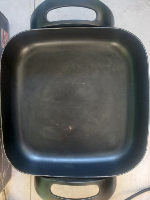 Электрическая сковородка для пиццы 28х28 см б/у