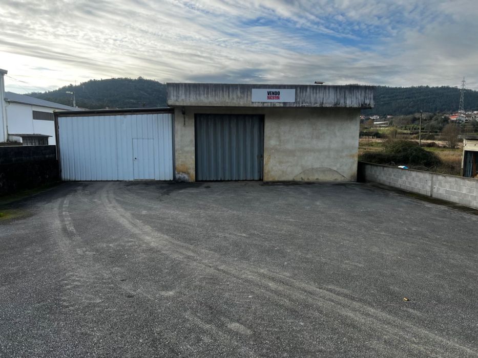Armazém 560m² Oliveira - Barcelos