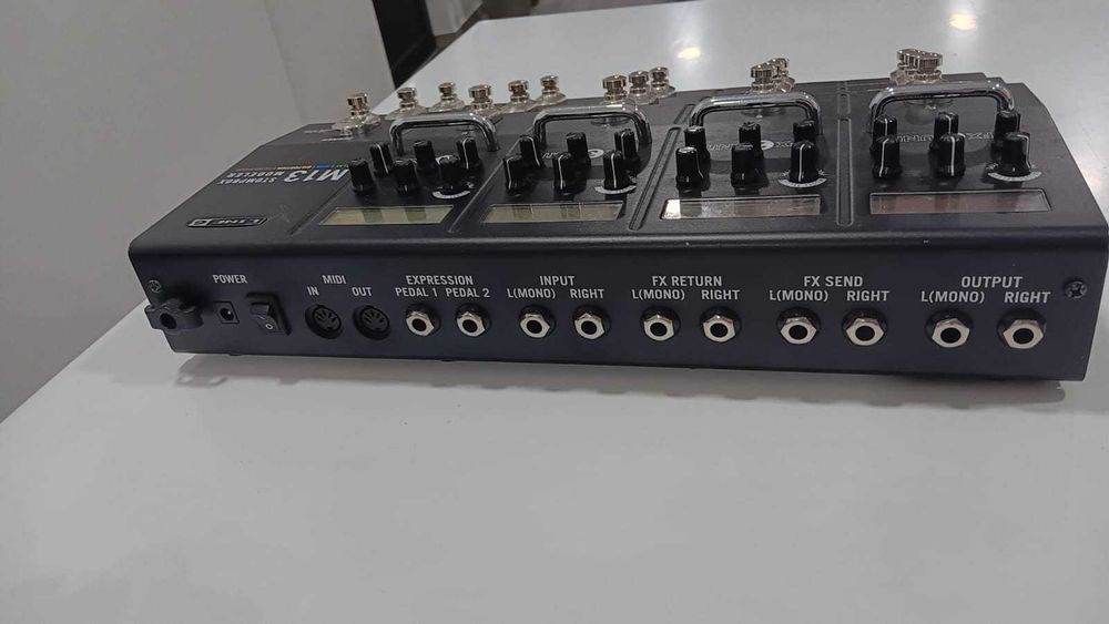 Pedaleira Line 6 - M13