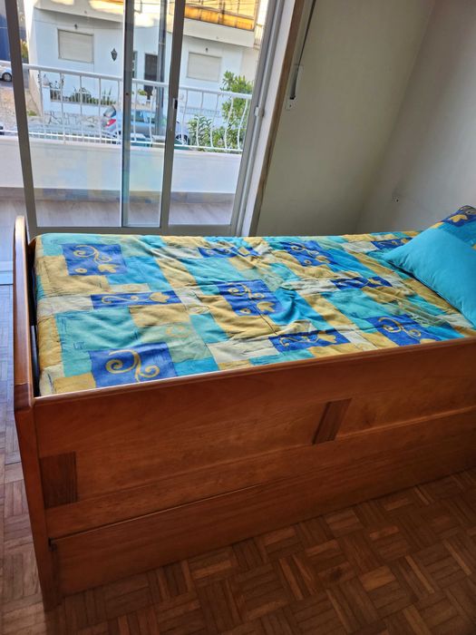 Cama madeira com gaveta