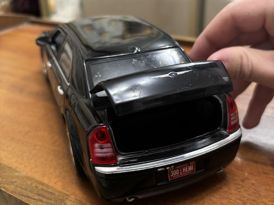 Колекційна машинка Chrysler 300C