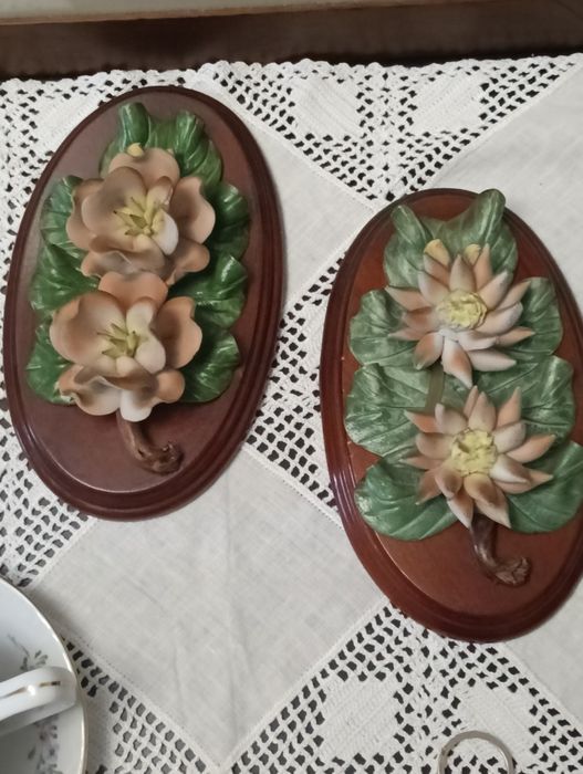 Dois belos quadros decorativos, flores em relevo