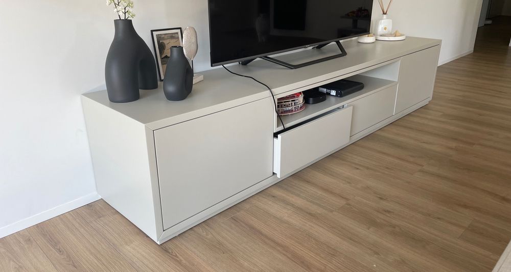 Móvel Sala TV Lacado Cinza