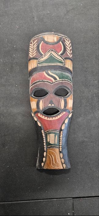 Mascara de madeira para decoração