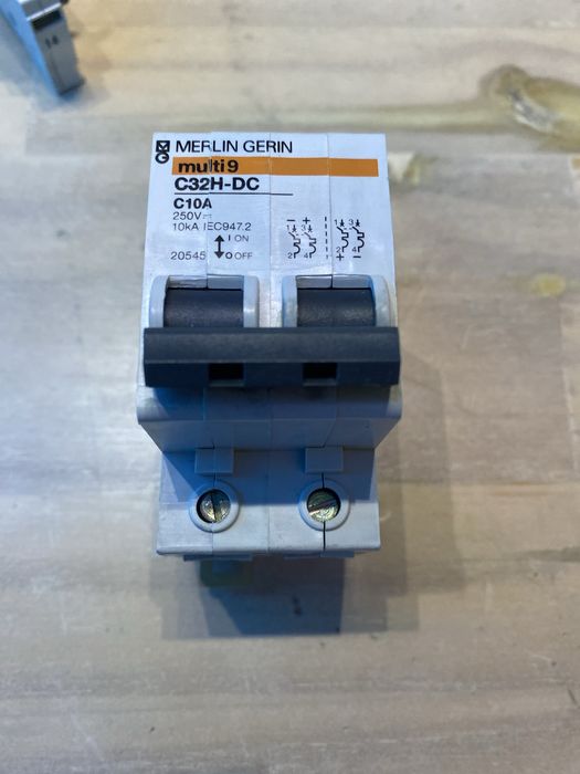 Disjuntor Merlin Gerin Multi 9 C32H-DC