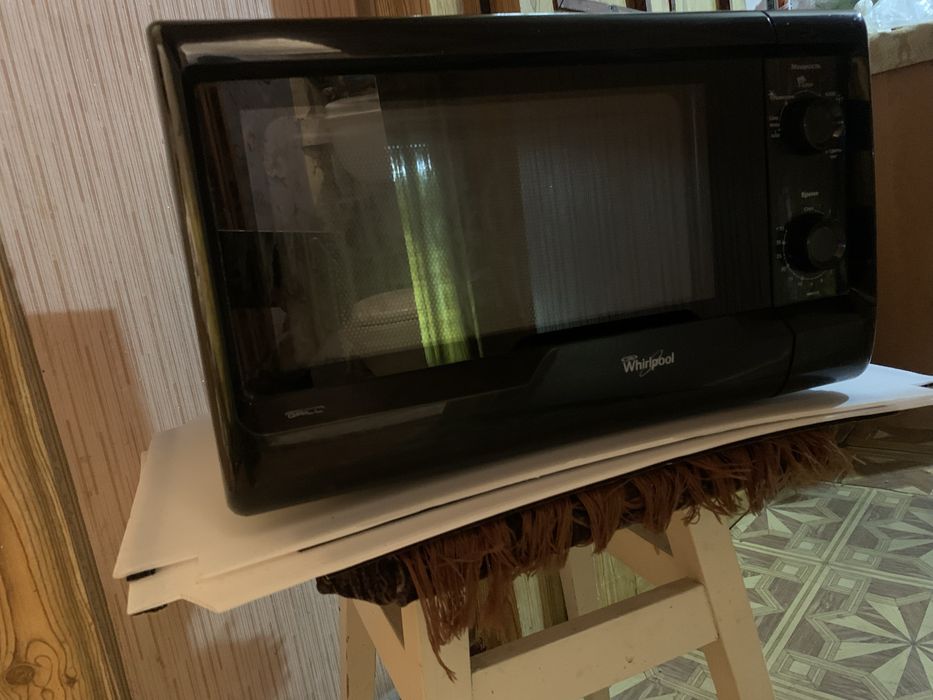 Микроволновка мікрохвильовка Whirlpool