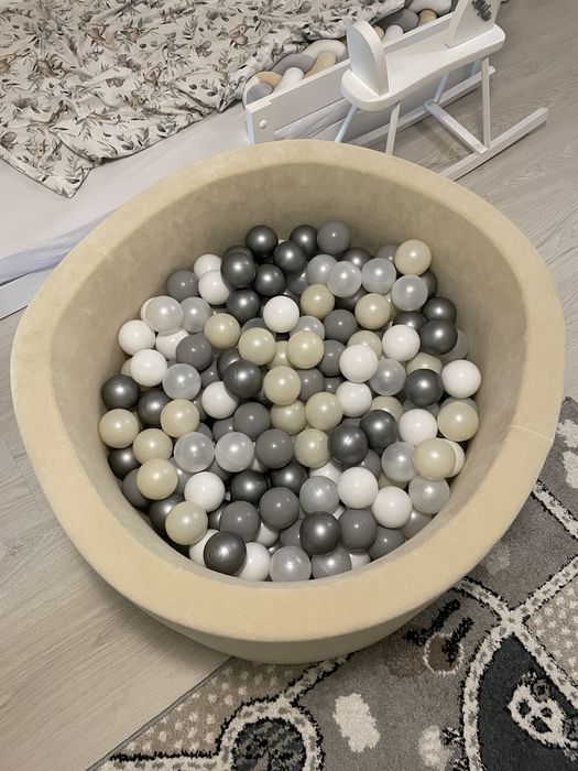 Duży beżowy basen z kulkami (300 kulek)