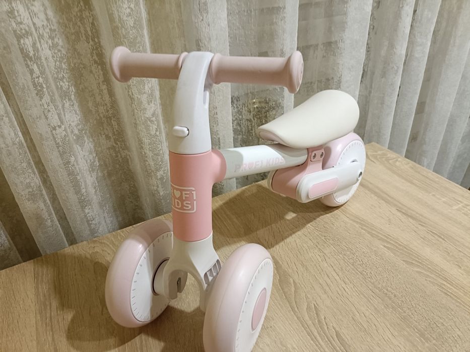 Продам дитячий біговел