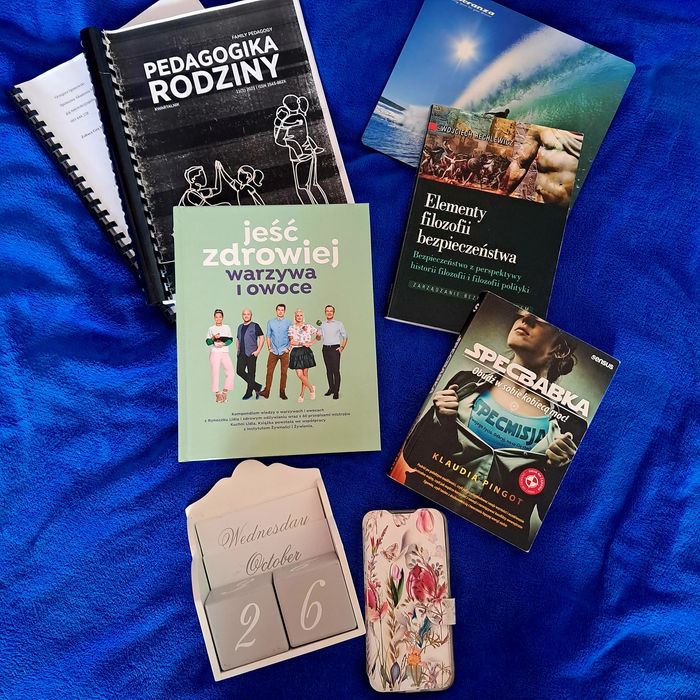 Zestaw książek podkładka pod mysz, kalendarz, etui na Samsunga M34 5g