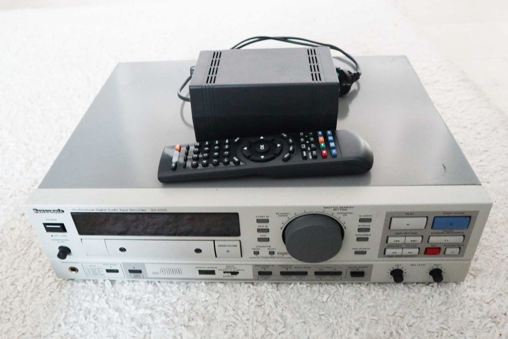 Профессиональный DAT-рекордер Panasonic SV4100 DAT и ЦАП (4 шт. PCM56)