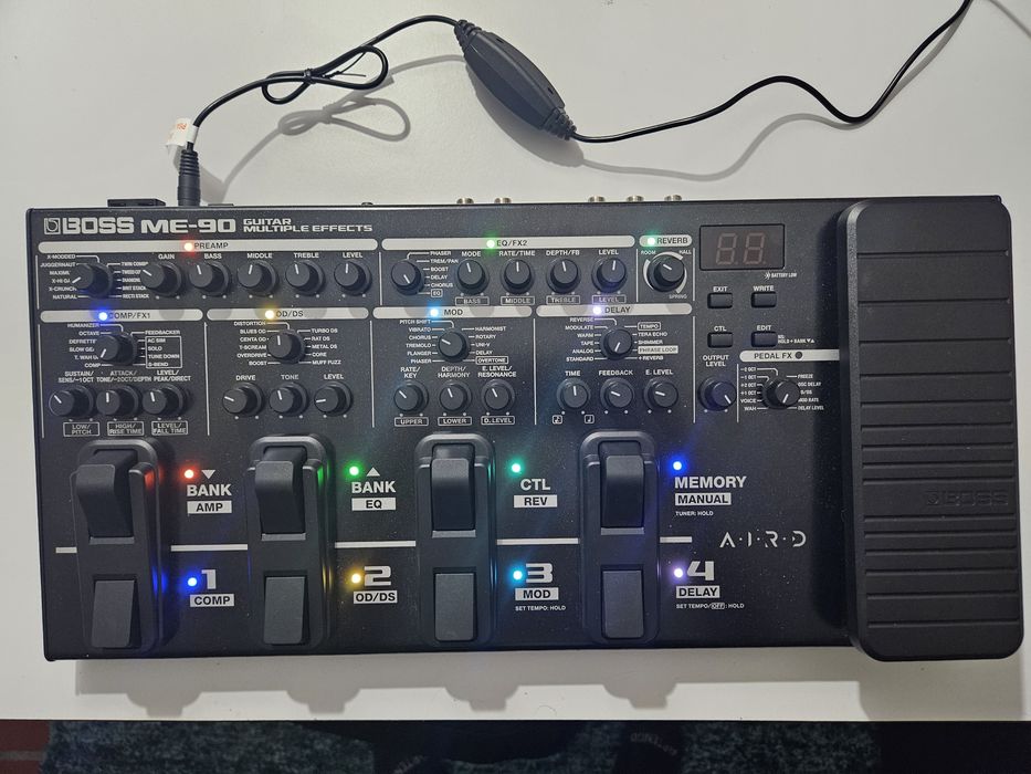 Pedal BOSS ME-90 como NOVA c/ Adaptador AC + Saco