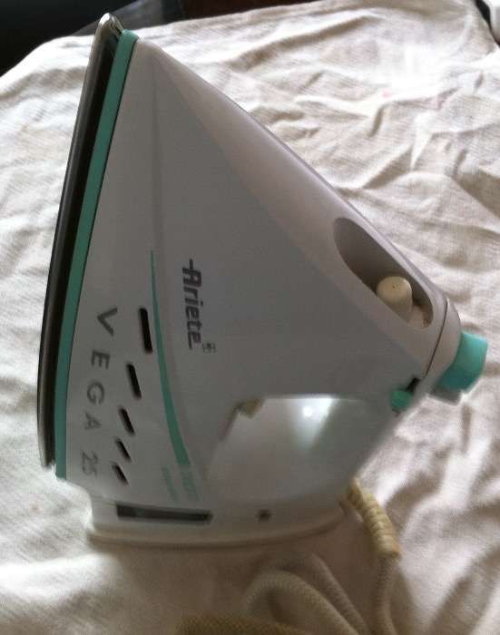 ferro de engomar Ariettte