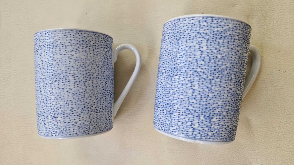 2 canecas azuis e brancas, Genevieve Lethu