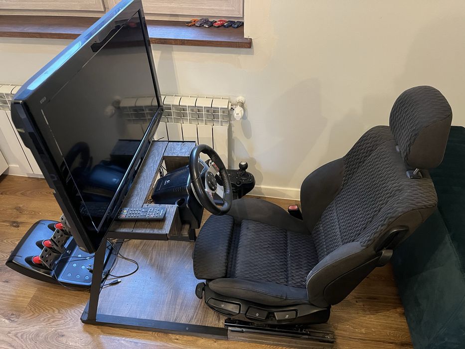 Kierownica Logitech G27 + stelaż.