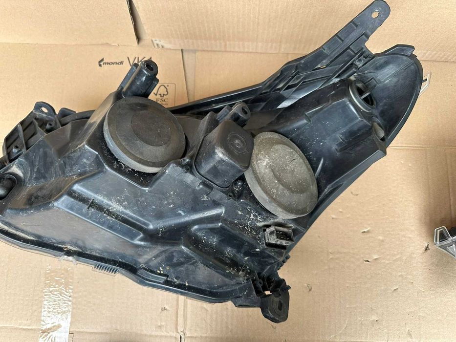 Opel Astra H III 3 04- Lampa prawa przednia przód cala orginał