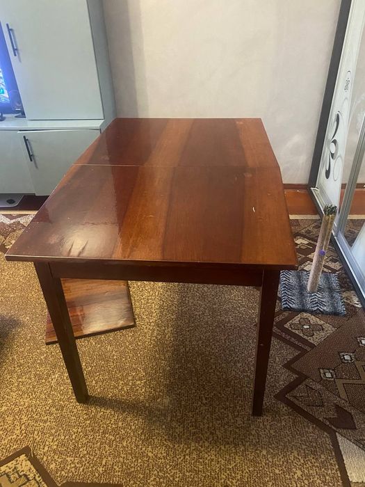 Стол обеденный раздвижной.