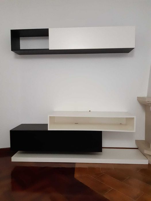 Móvel de sala e mesa de centro
