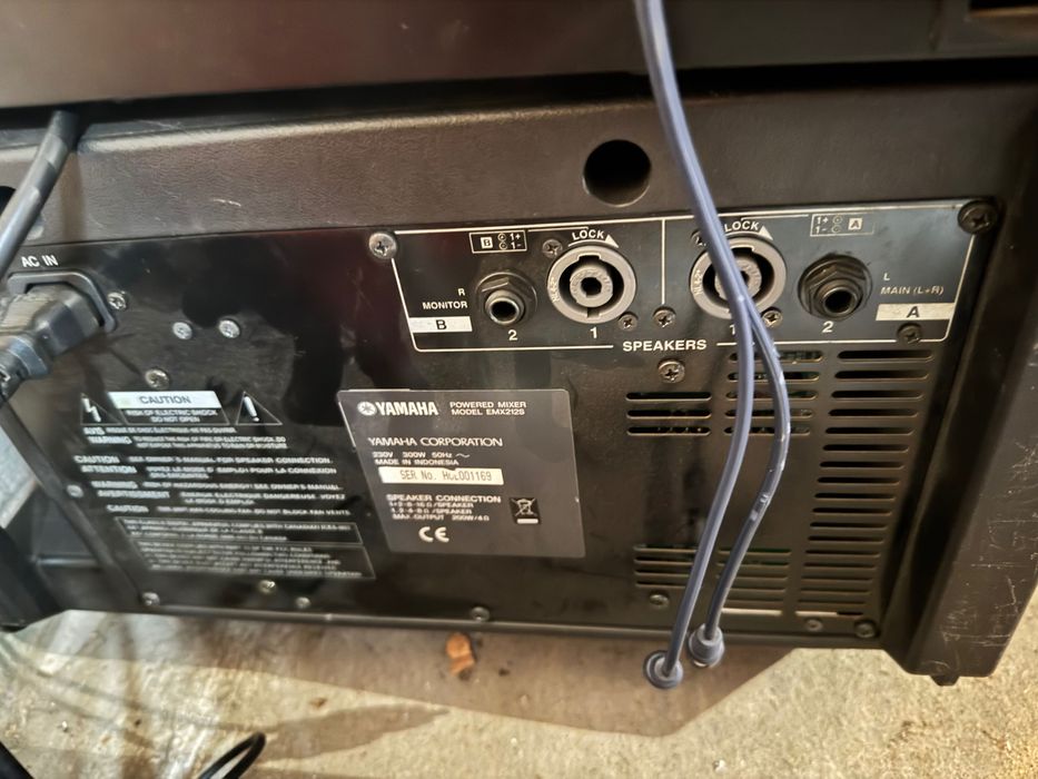 Zestaw Nagłośnienie PRO, Yamaha EMX, Wharfedale 2x15, Mikrofony