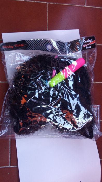Cabelo Kinky Twist – 4 mechas + agulha de crochet grátis
Cabelo Kinky Twist dividido em 4 mechas, com agulha de crochet incluída gratuitamente.