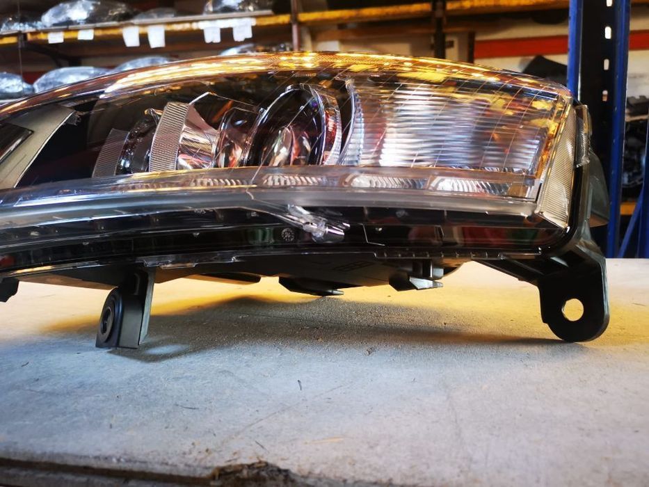 AUDI A6 C6 FAROL ESQ XENON / LED - FF011