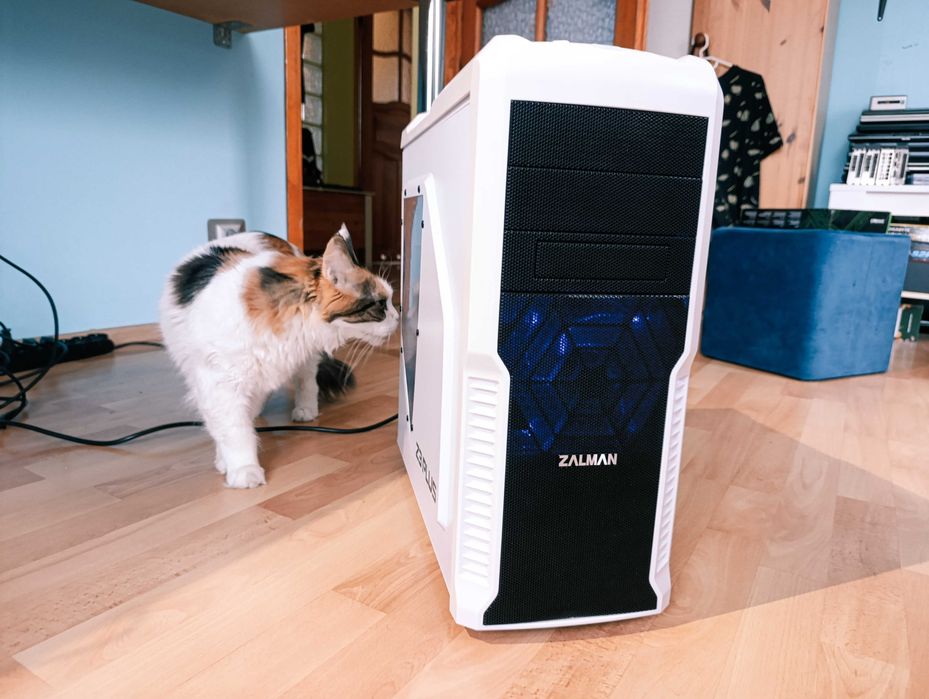 Komputer stacjonarny | 12GB RAM | Radeon 3GB | SSD + HDD