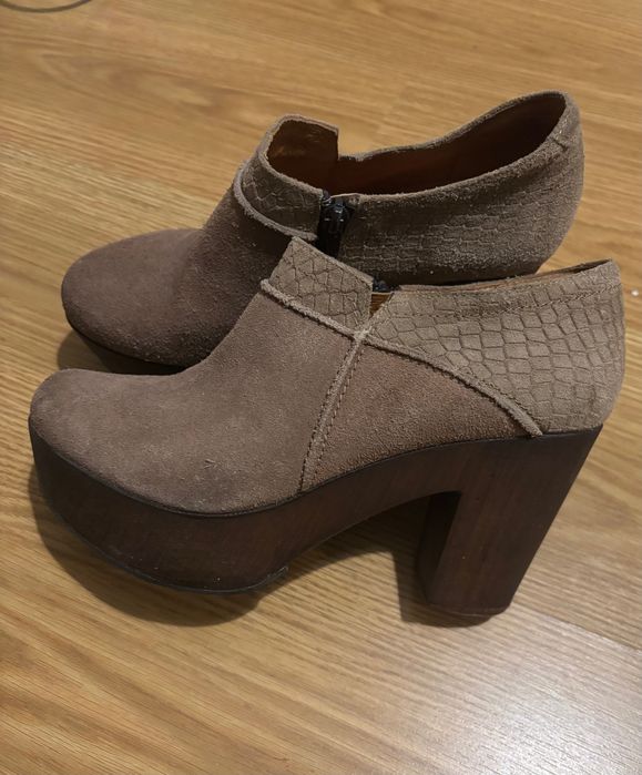 Sapatos com pouco uso