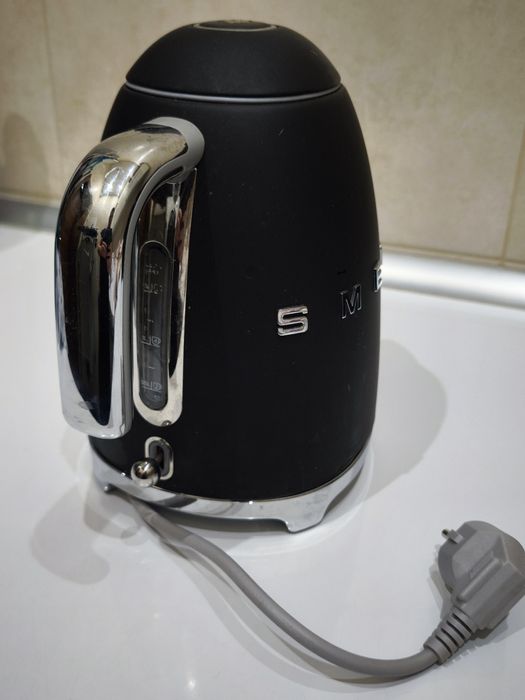 Чайник SMEG чорний матовий