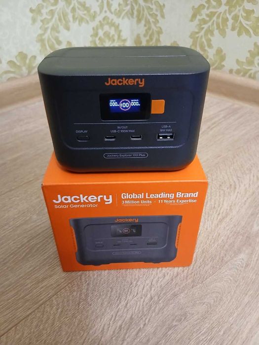 Портативная зарядная станция Jackery Explorer 100 Plus