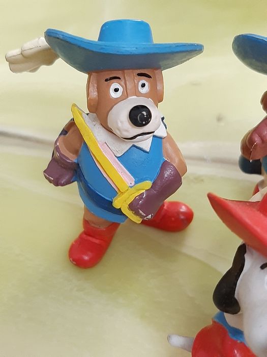 Dartacão e os 3 Moscaoteiros da disvenda e outros bonecos em PVC