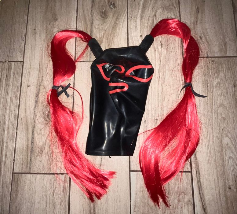 932/ Sylwester maska L teatr przebranie latex 0,4mm dwa rude warkocze