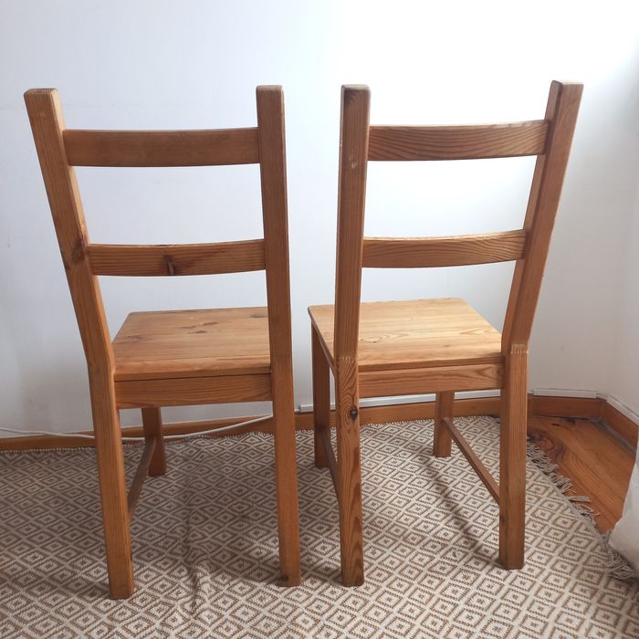 2 cadeiras de madeira