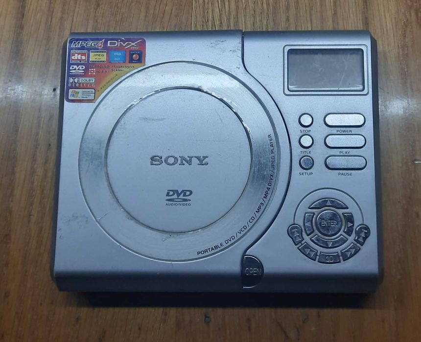 DVD плеер SONY портативный