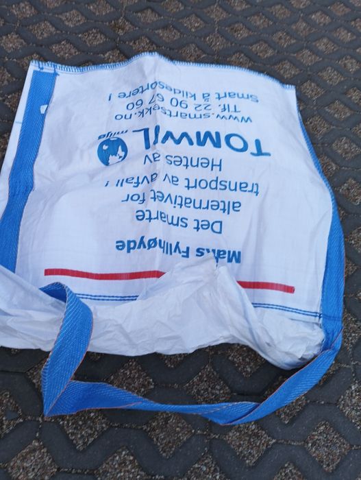 Sprzedam tanio 2duze worki na dzialke