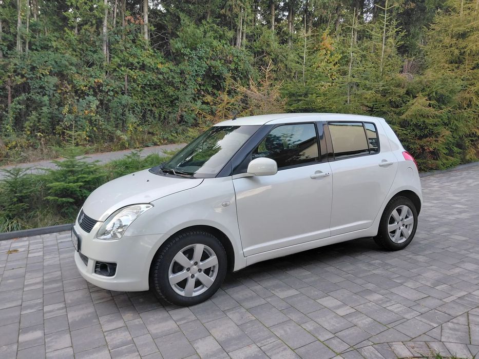 Suzuki Swift Napęd 4x4 klimatyzacja- klimatronik Opony Zimowe Podgrzewane Siedzenia