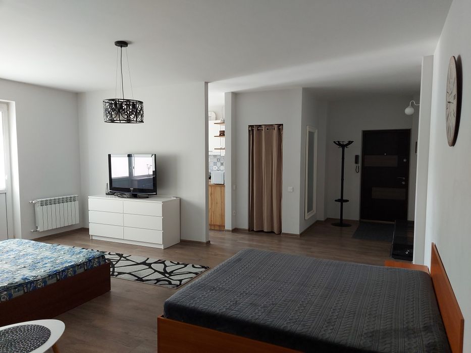 2 - кімнатна квартира. Погодинно. Подобово. ТРЦ " ЧАЙКА " Smart TV.