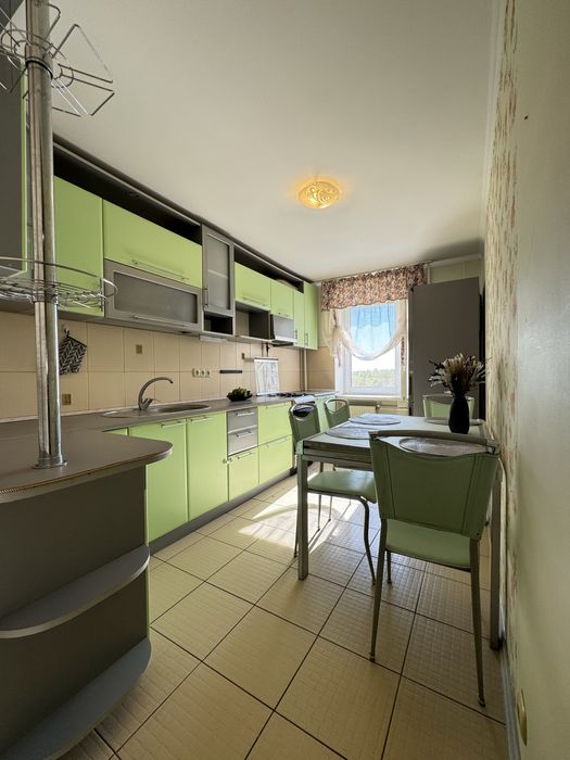 Продаж 3к з технікою та меблями