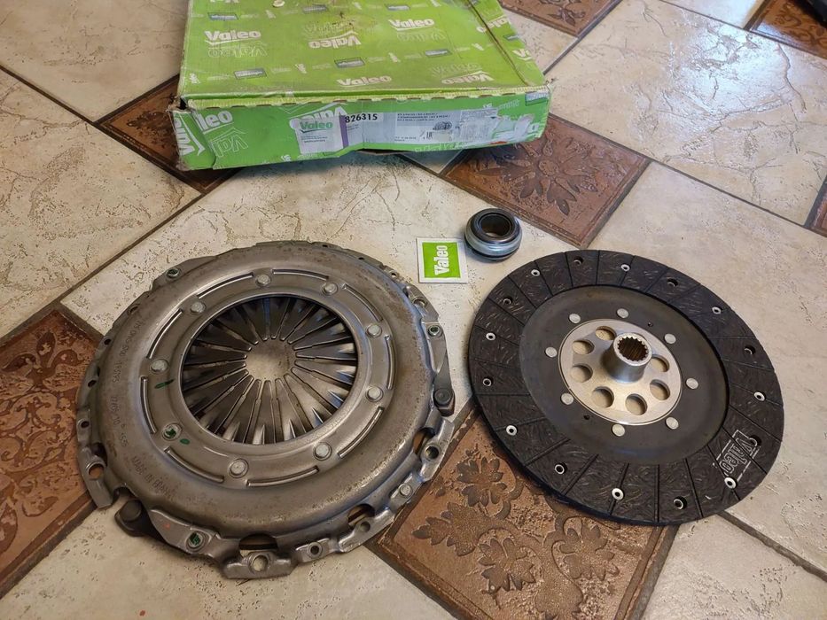 SPRZĘGŁO (KPL)Zestaw sprzęgła z łożyskiem wyciskowym 225mm PEUGEOT 307, 508 I 1.6/2.0D 08.00-12.18