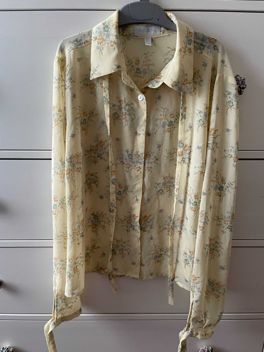 Blusa com transparência e flores Ana Sousa