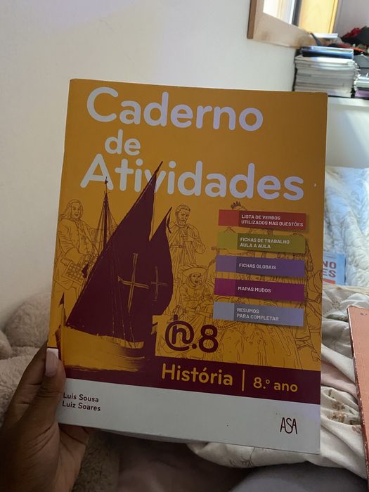 Conjunto de 4 Cadernos de Atividades – 8.º Ano | Matemática, Português, Francês e História