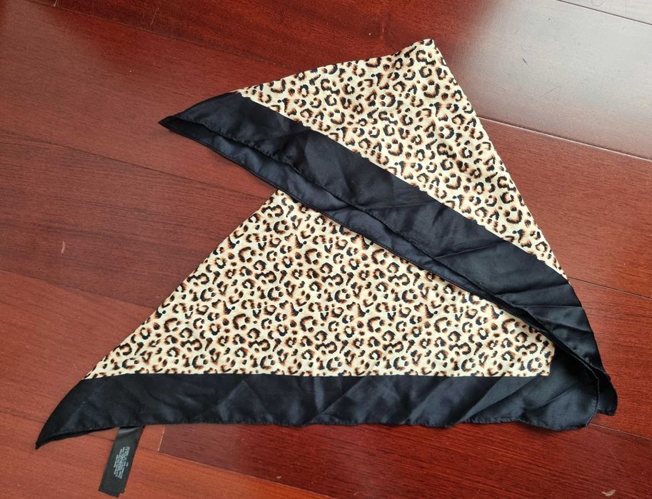Lenço com padrão animal/ animal print Primark - nunca usado