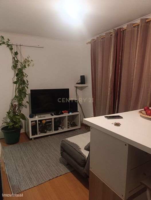 Casa T2 em Almada com 2 casas de banho e boa exposição solar