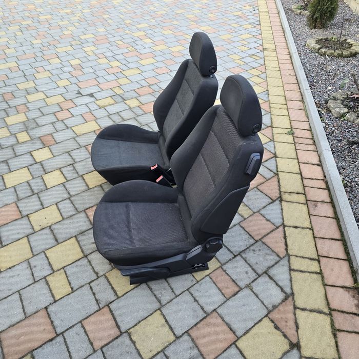 Сидіння з відкидною спинкою на салазках Opel Astra H