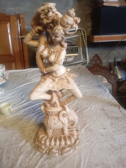 Vendo esta peça muita bonita bom estado