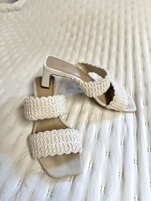 Sapatos de tacão baixo bege