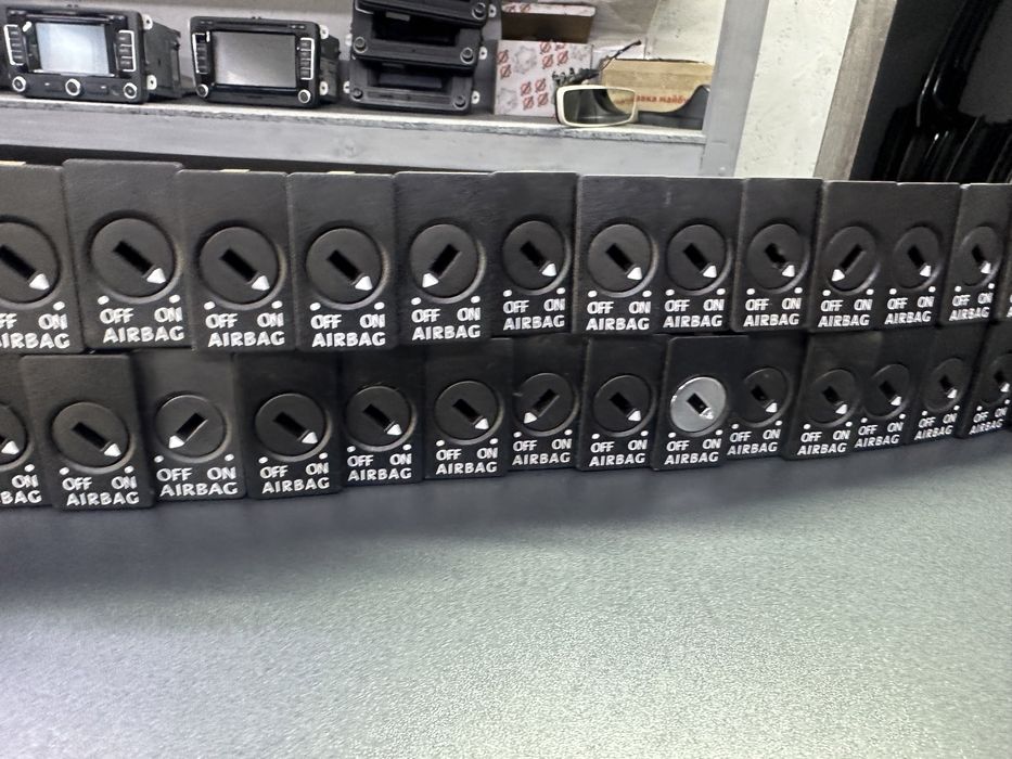 Включатель виключатель Airbag кнопка Airbag Passat B6 B7 CC