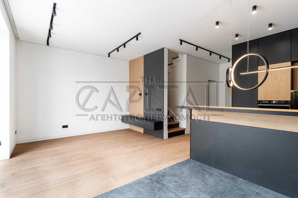 Продаж будинку, таунхаус, закрите КМ, Рожни