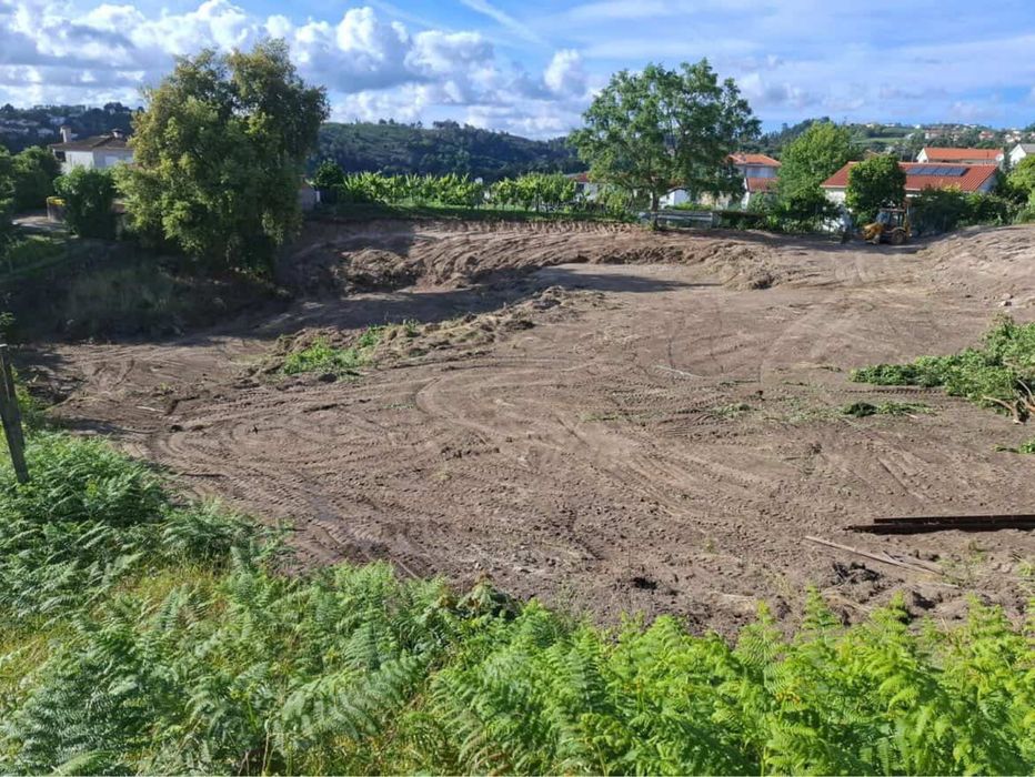 Terreno 4100m2 com possibilidade de construção.