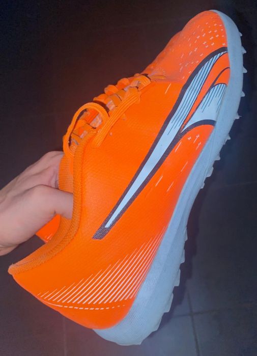 Chuteiras Turf Puma n.⁰ 43 (28 cm)

Mandei vir mas ficam grandes.

Tri